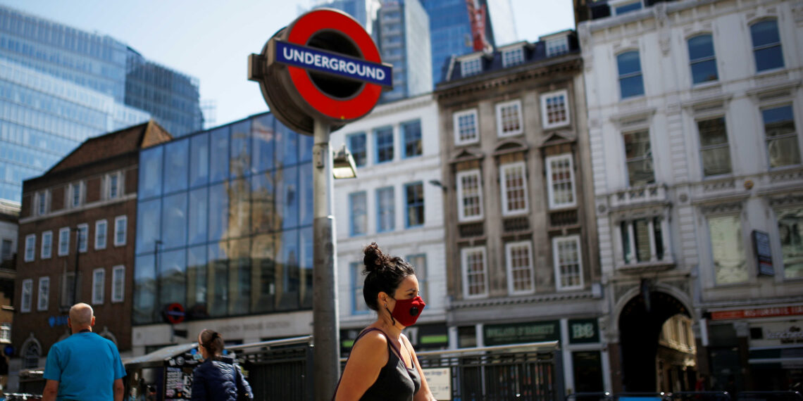 Restricciones de viaje se endurecen aún más en Europa a medida que Covid-19 se propaga más rápido